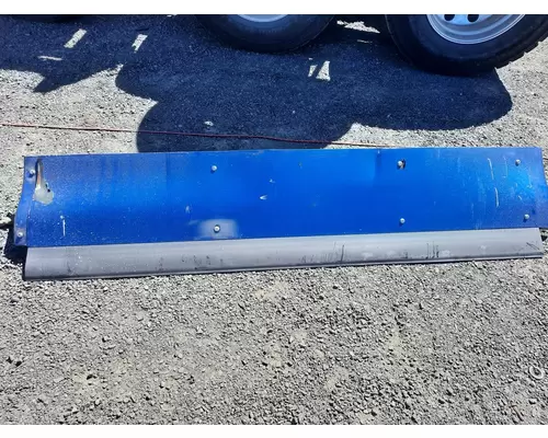 INTERNATIONAL LONESTAR CAB SKIRT FILLER PANEL