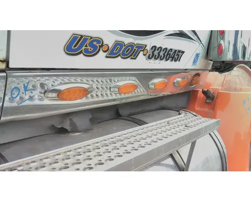 INTERNATIONAL LONESTAR CAB SKIRT FILLER PANEL