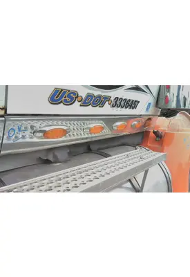 INTERNATIONAL LONESTAR CAB SKIRT FILLER PANEL