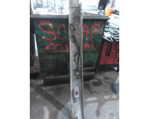 INTERNATIONAL LONESTAR CAB SKIRT FILLER PANEL