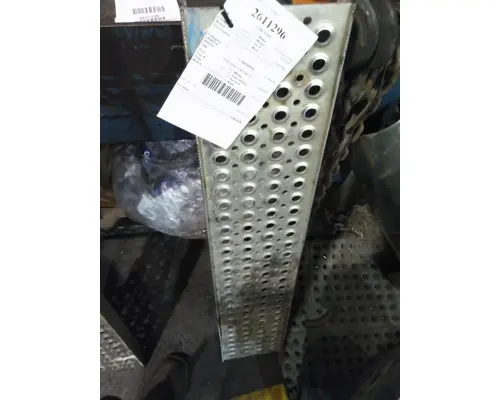 INTERNATIONAL LONESTAR CAB STEP