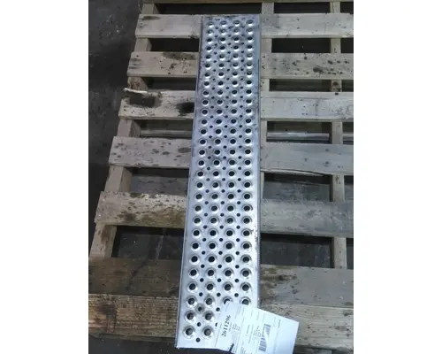 INTERNATIONAL LONESTAR CAB STEP