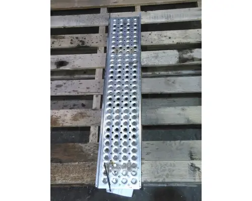 INTERNATIONAL LONESTAR CAB STEP