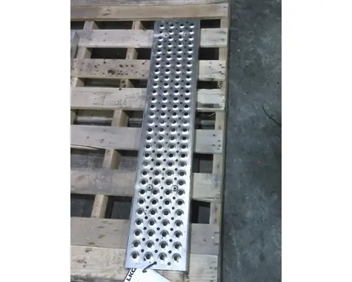 INTERNATIONAL LONESTAR CAB STEP