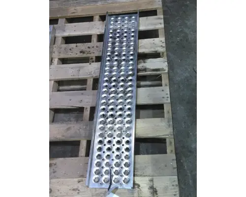 INTERNATIONAL LONESTAR CAB STEP