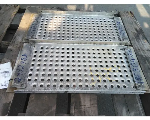 INTERNATIONAL LONESTAR DECK (CATWALK) STEP