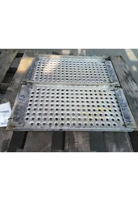 INTERNATIONAL LONESTAR DECK (CATWALK) STEP