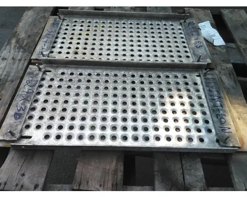 INTERNATIONAL LONESTAR DECK (CATWALK) STEP