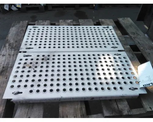 INTERNATIONAL LONESTAR DECK (CATWALK) STEP