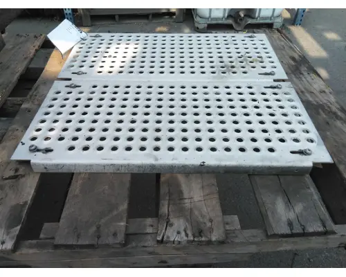 INTERNATIONAL LONESTAR DECK (CATWALK) STEP