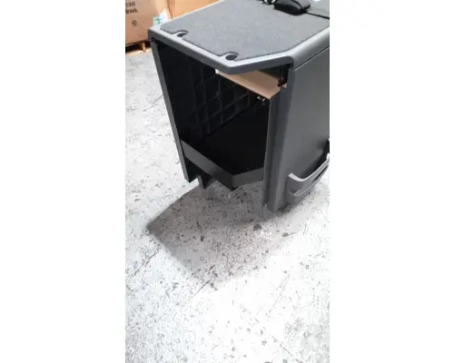 INTERNATIONAL LONESTAR Sleeper Cabinets