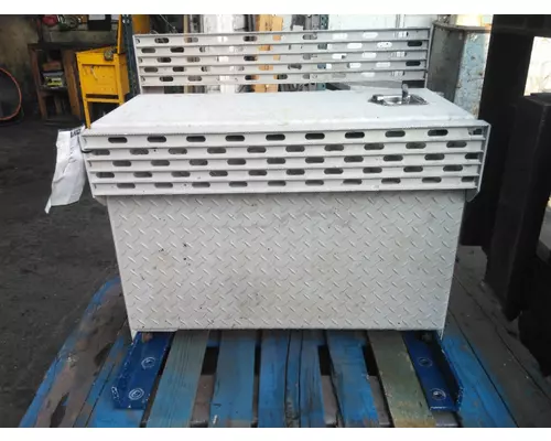 INTERNATIONAL LONESTAR TOOL BOX
