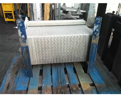 INTERNATIONAL LONESTAR TOOL BOX
