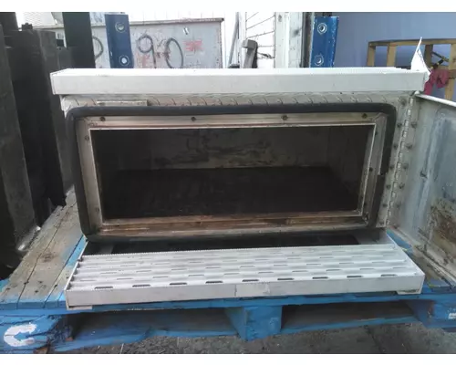 INTERNATIONAL LONESTAR TOOL BOX