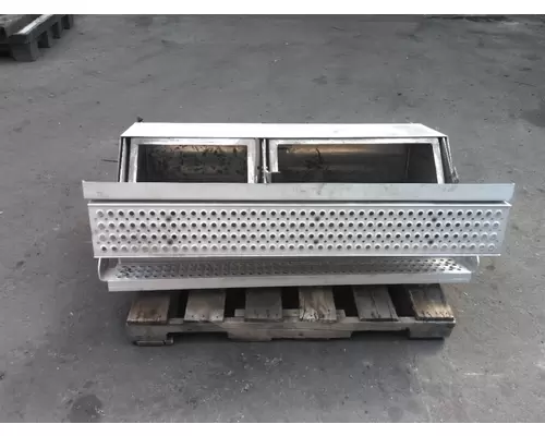 INTERNATIONAL LONESTAR TOOL BOX