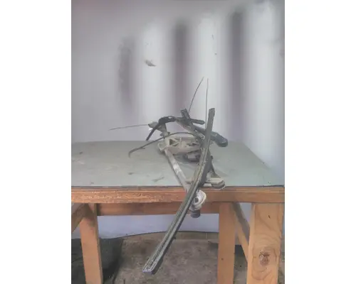 INTERNATIONAL LONESTAR WINDSHIELD WIPER ASSEMBLY