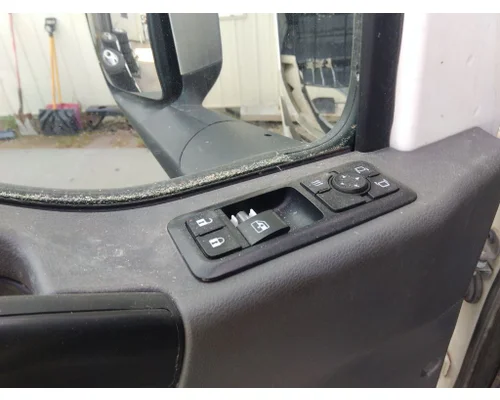 INTERNATIONAL LT 2017-2025 DOOR ASSEMBLY, FRONT