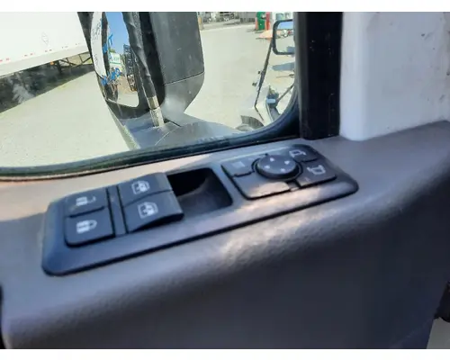 INTERNATIONAL LT 2017-2025 DOOR ASSEMBLY, FRONT