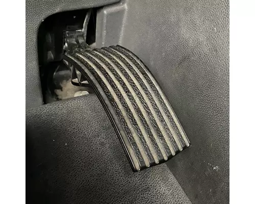 INTERNATIONAL LT625 Accelerator Pedal