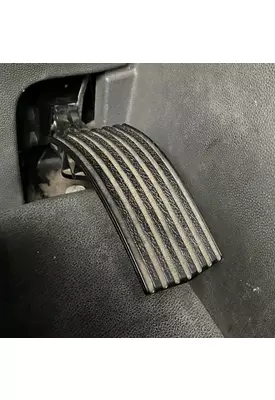 INTERNATIONAL LT625 Accelerator Pedal