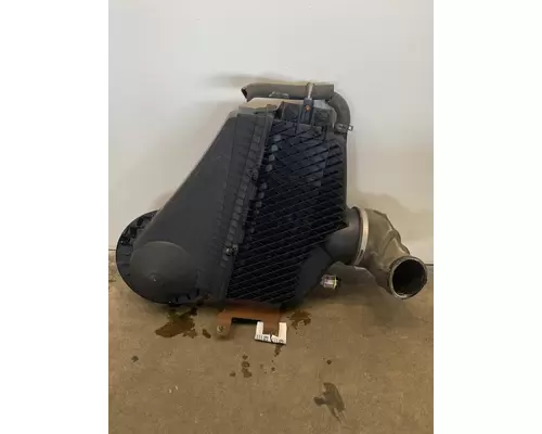 INTERNATIONAL LT625 Air Cleaner