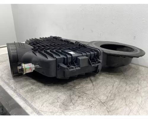 INTERNATIONAL LT625 Air Cleaner
