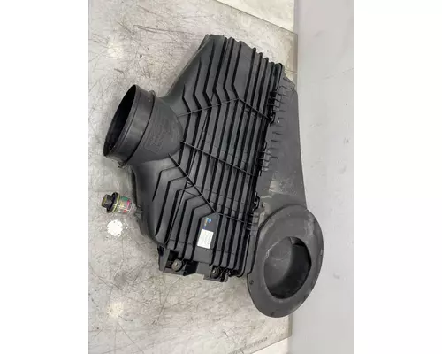 INTERNATIONAL LT625 Air Cleaner