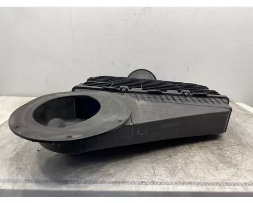 INTERNATIONAL LT625 Air Cleaner