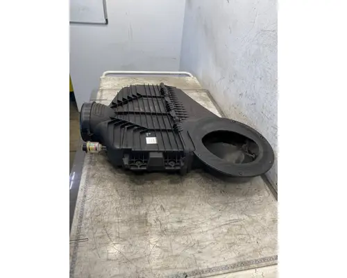 INTERNATIONAL LT625 Air Cleaner