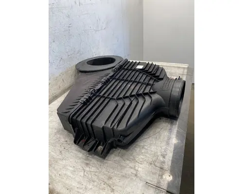 INTERNATIONAL LT625 Air Cleaner