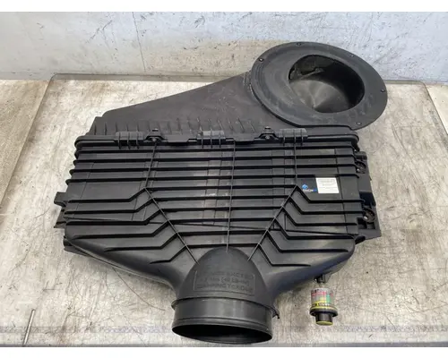 INTERNATIONAL LT625 Air Cleaner