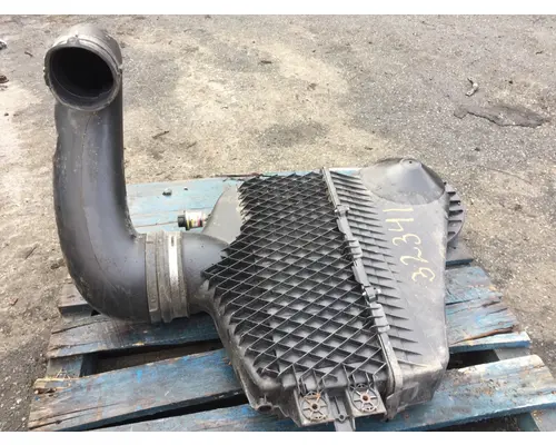 INTERNATIONAL LT625 Air Cleaner