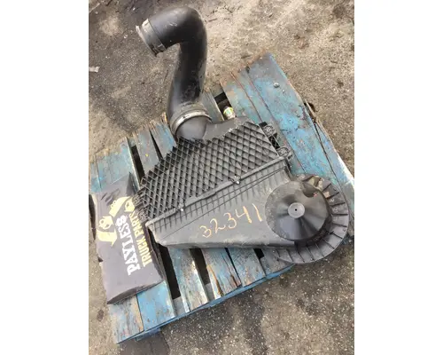 INTERNATIONAL LT625 Air Cleaner