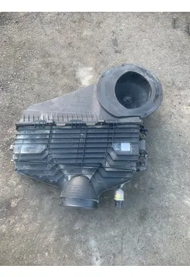 INTERNATIONAL LT625 Air Cleaner