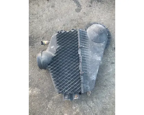INTERNATIONAL LT625 Air Cleaner