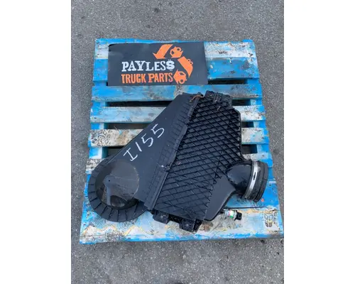 INTERNATIONAL LT625 Air Cleaner