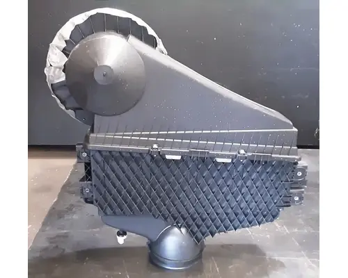 INTERNATIONAL LT625 Air Cleaner