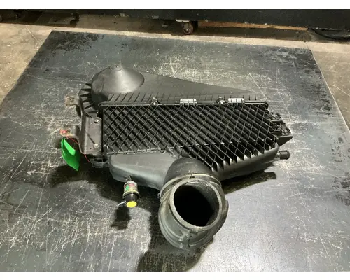 INTERNATIONAL LT625 Air Cleaner