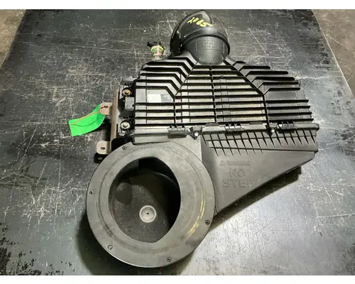 INTERNATIONAL LT625 Air Cleaner