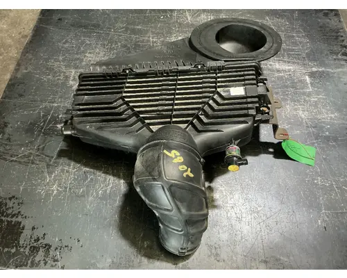 INTERNATIONAL LT625 Air Cleaner