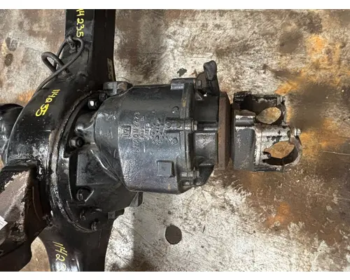 INTERNATIONAL LT625 Axle Housing (Front)