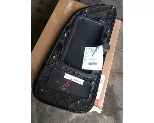 INTERNATIONAL LT625 Back Glass