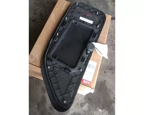 INTERNATIONAL LT625 Back Glass