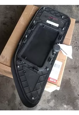 INTERNATIONAL LT625 Back Glass