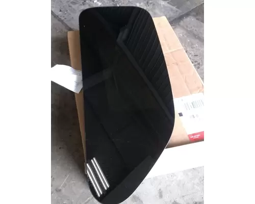 INTERNATIONAL LT625 Back Glass