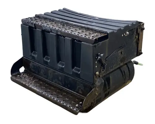 INTERNATIONAL LT625 Battery Box