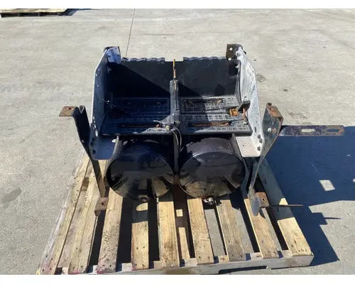 INTERNATIONAL LT625 Battery Box