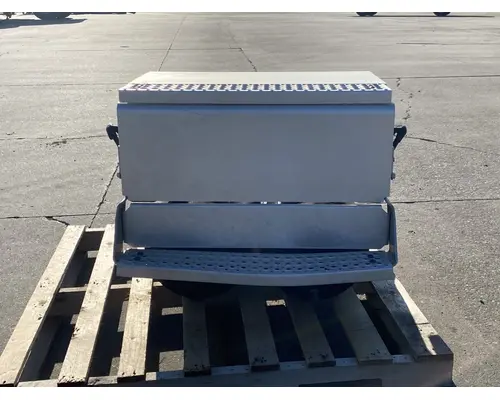 INTERNATIONAL LT625 Battery Box