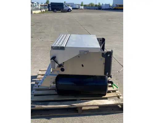 INTERNATIONAL LT625 Battery Box