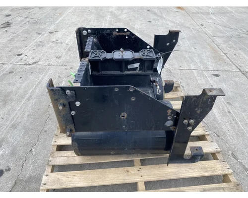 INTERNATIONAL LT625 Battery Box